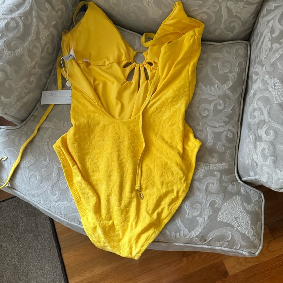 NWT Trina Turk yellow Daisy, one piece swimsuit - Picture 4 of 6